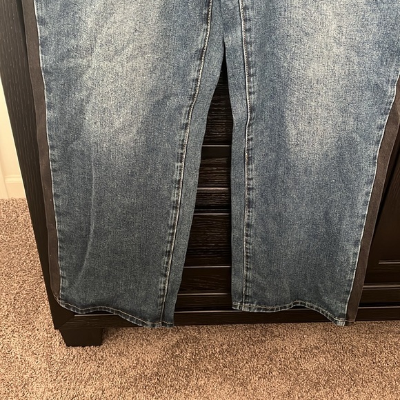 Wide leg denims with black side stripe. - Picture 6 of 7